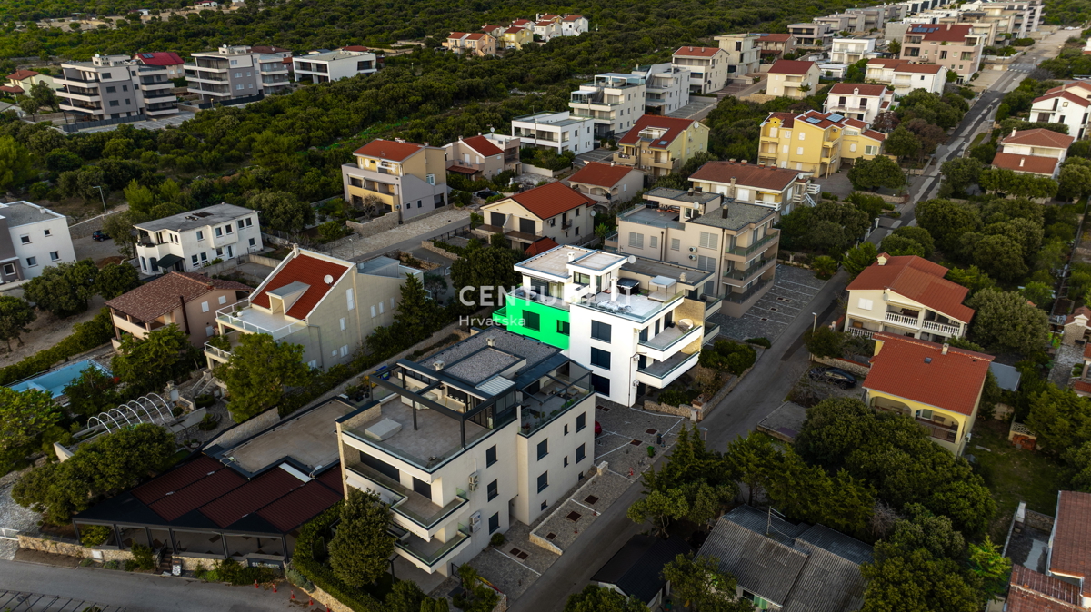 MANDRE, ESCLUSIVA, APPARTAMENTO DI 3,5 VANI 80,50 m2, 1° PIANO, 2° FILA DAL MARE, SPLENDIDA VISTA, ARREDATO, SUBITO ABITABILE!