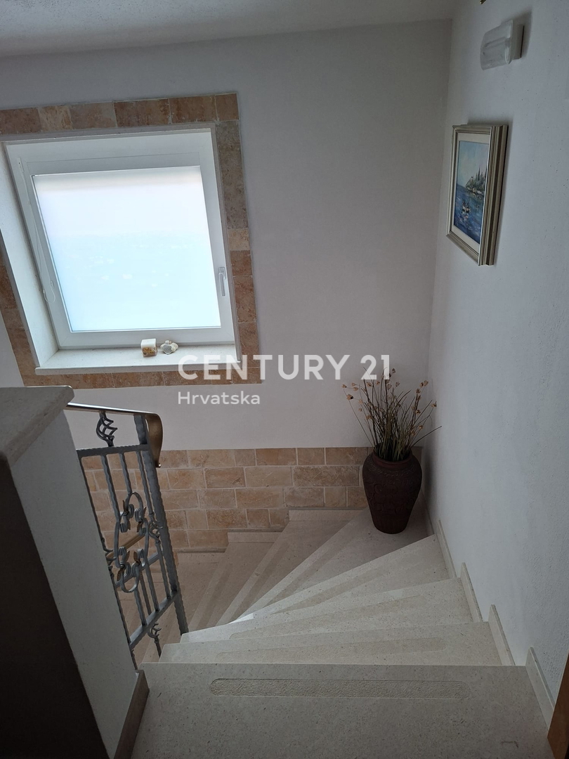 PRIMOSTEN....VILLA CON PISCINA....RISCALDAMENTO A PAVIMENTO