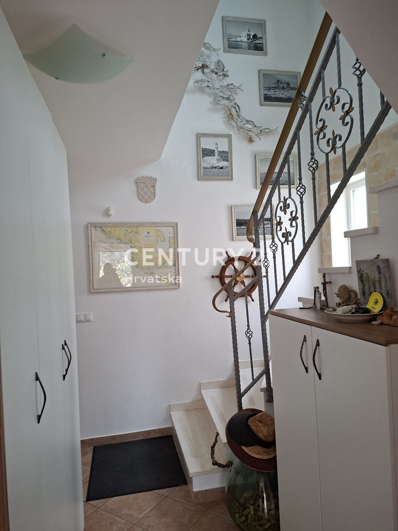 PRIMOSTEN....VILLA CON PISCINA....RISCALDAMENTO A PAVIMENTO