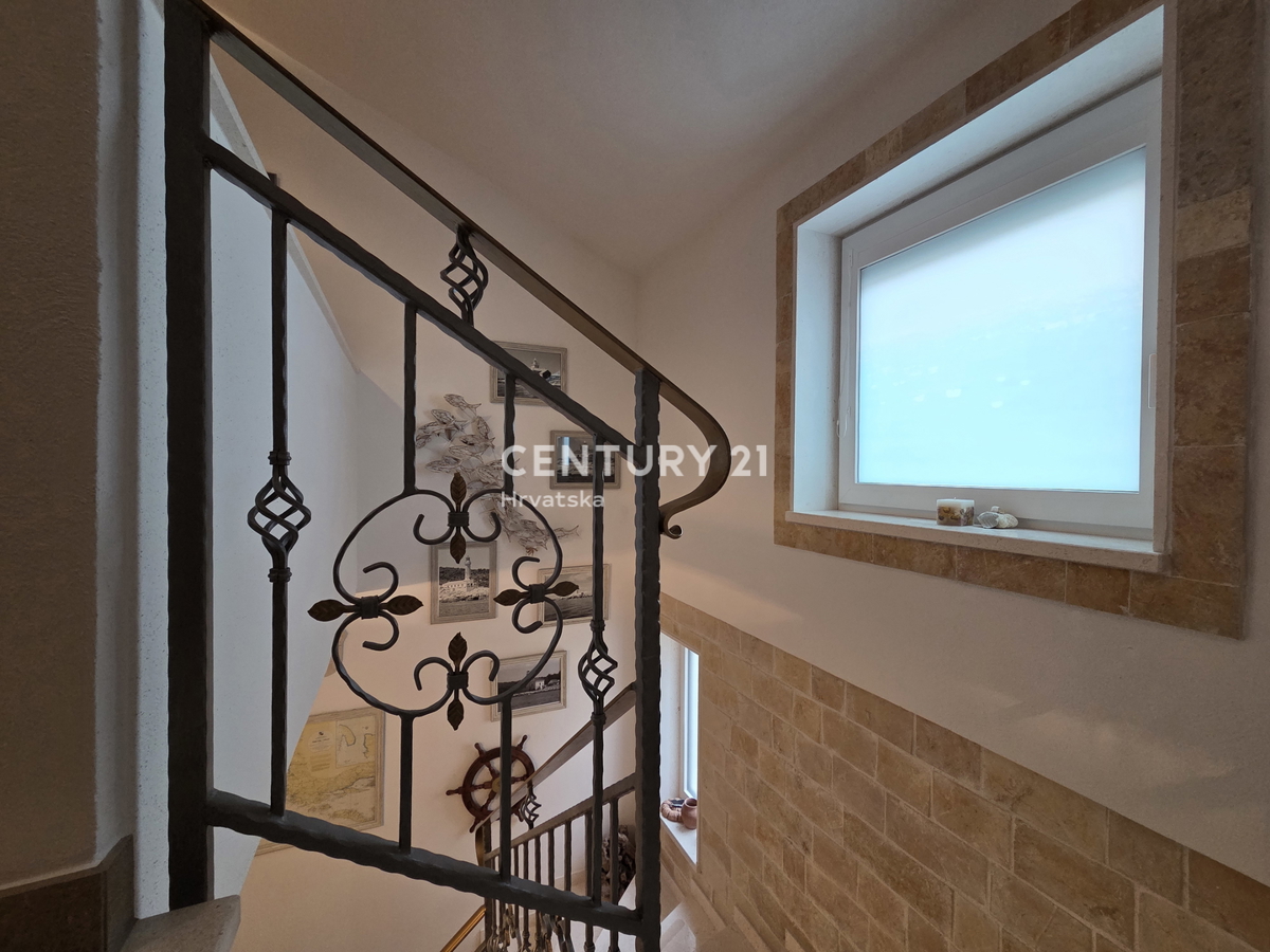 PRIMOSTEN....VILLA CON PISCINA....RISCALDAMENTO A PAVIMENTO