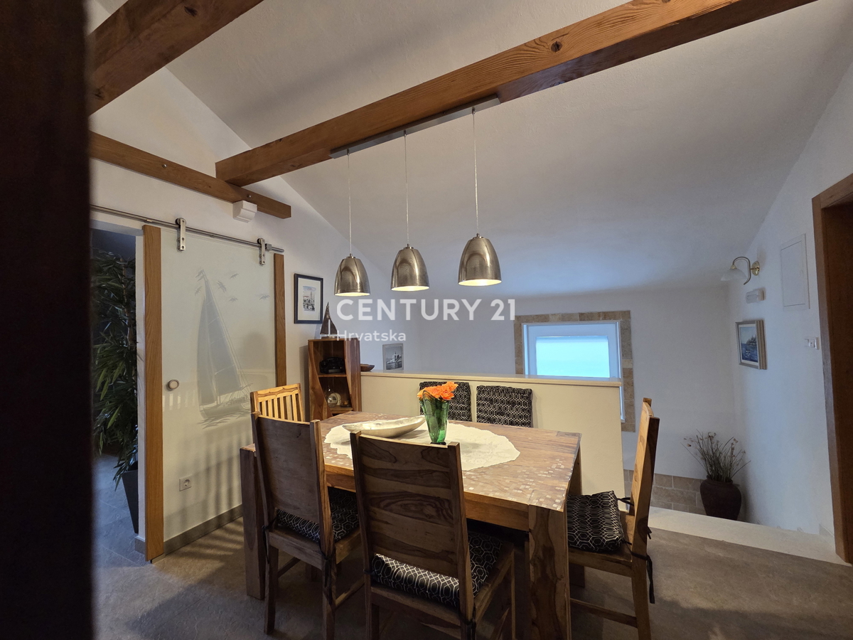 PRIMOSTEN....VILLA CON PISCINA....RISCALDAMENTO A PAVIMENTO