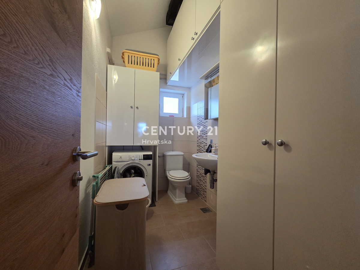 PRIMOSTEN....VILLA CON PISCINA....RISCALDAMENTO A PAVIMENTO