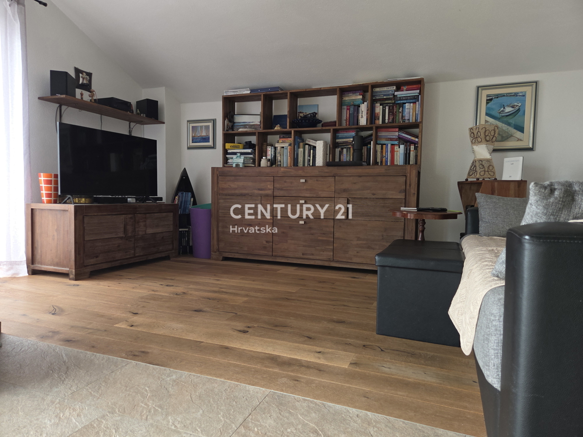 PRIMOSTEN....VILLA CON PISCINA....RISCALDAMENTO A PAVIMENTO