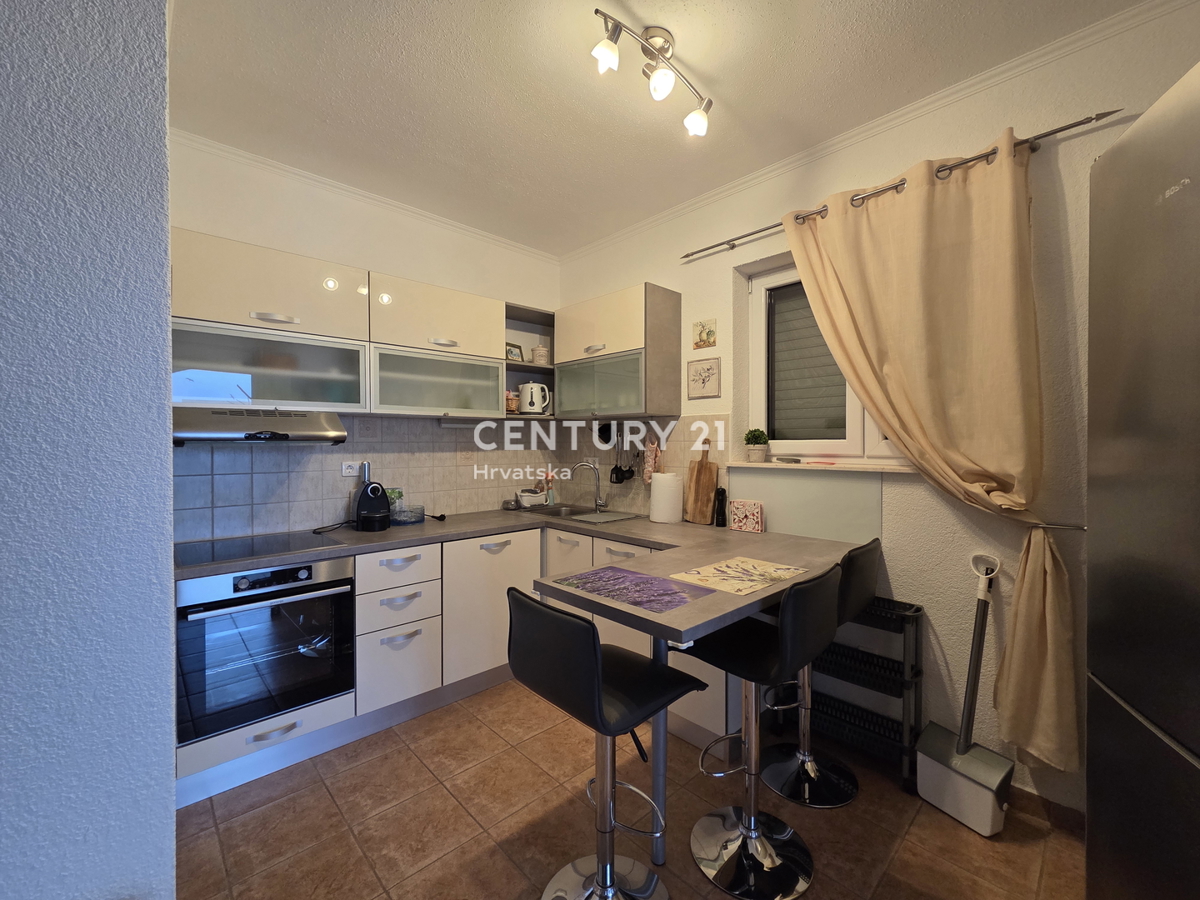 PRIMOSTEN....VILLA CON PISCINA....RISCALDAMENTO A PAVIMENTO