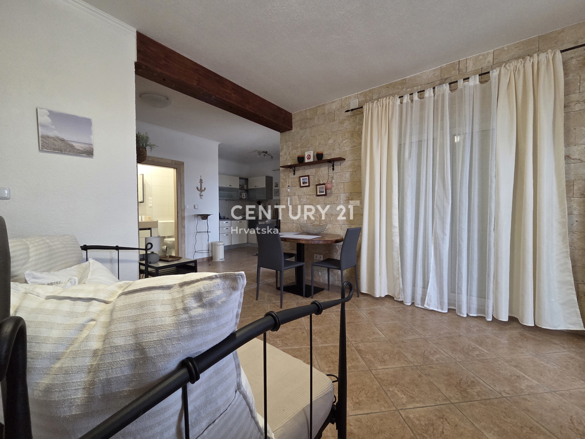 PRIMOSTEN....VILLA CON PISCINA....RISCALDAMENTO A PAVIMENTO