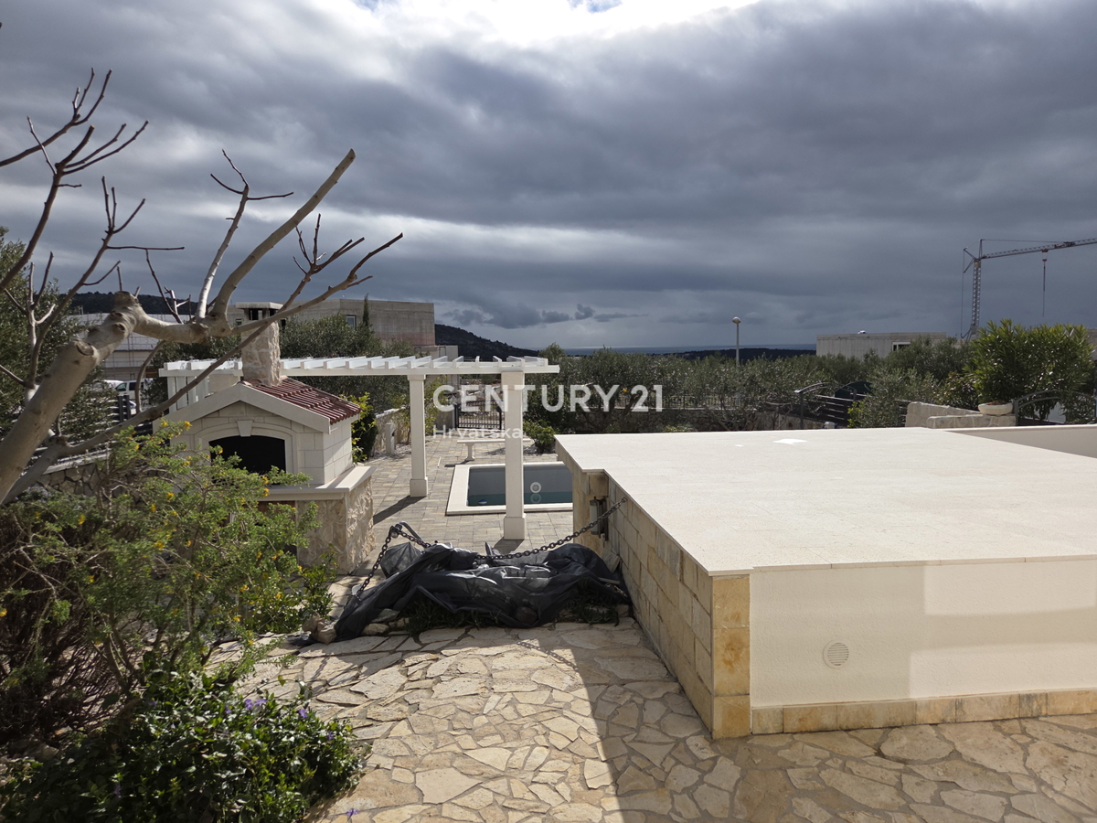 PRIMOSTEN....VILLA CON PISCINA....RISCALDAMENTO A PAVIMENTO