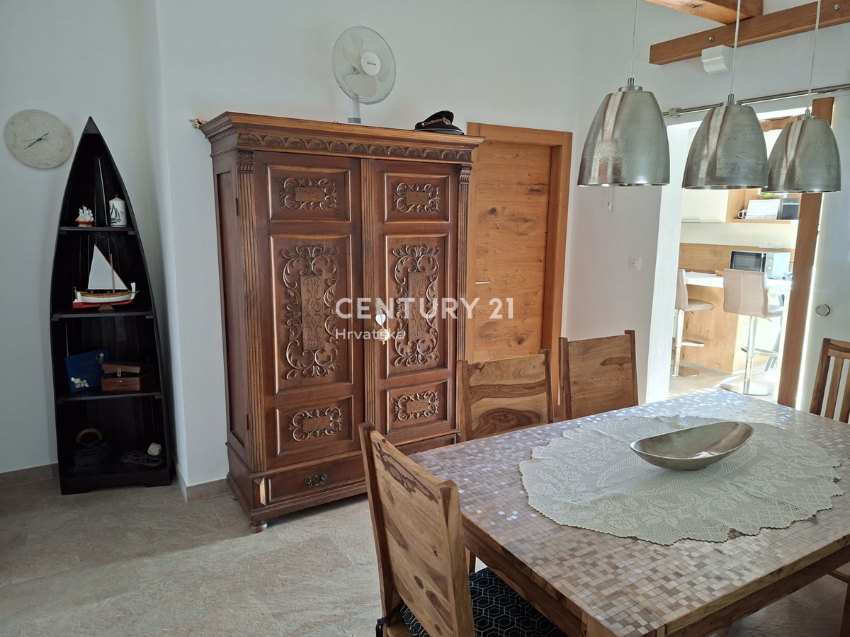 PRIMOSTEN....VILLA CON PISCINA....RISCALDAMENTO A PAVIMENTO