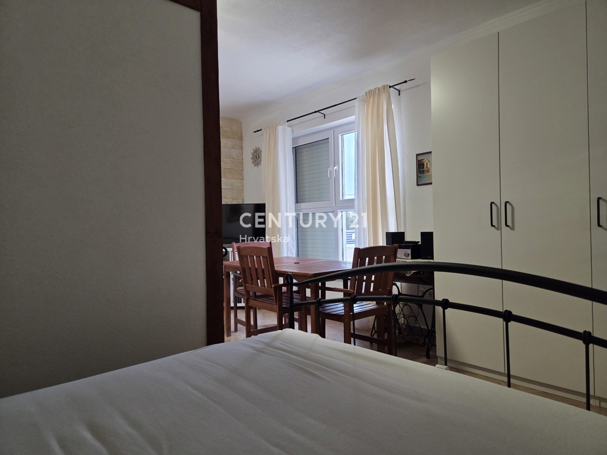 PRIMOSTEN....VILLA CON PISCINA....RISCALDAMENTO A PAVIMENTO