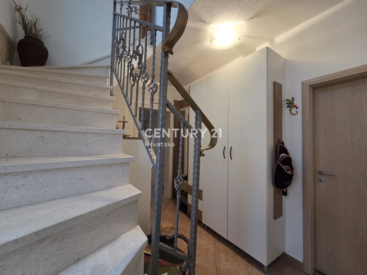 PRIMOSTEN....VILLA CON PISCINA....RISCALDAMENTO A PAVIMENTO