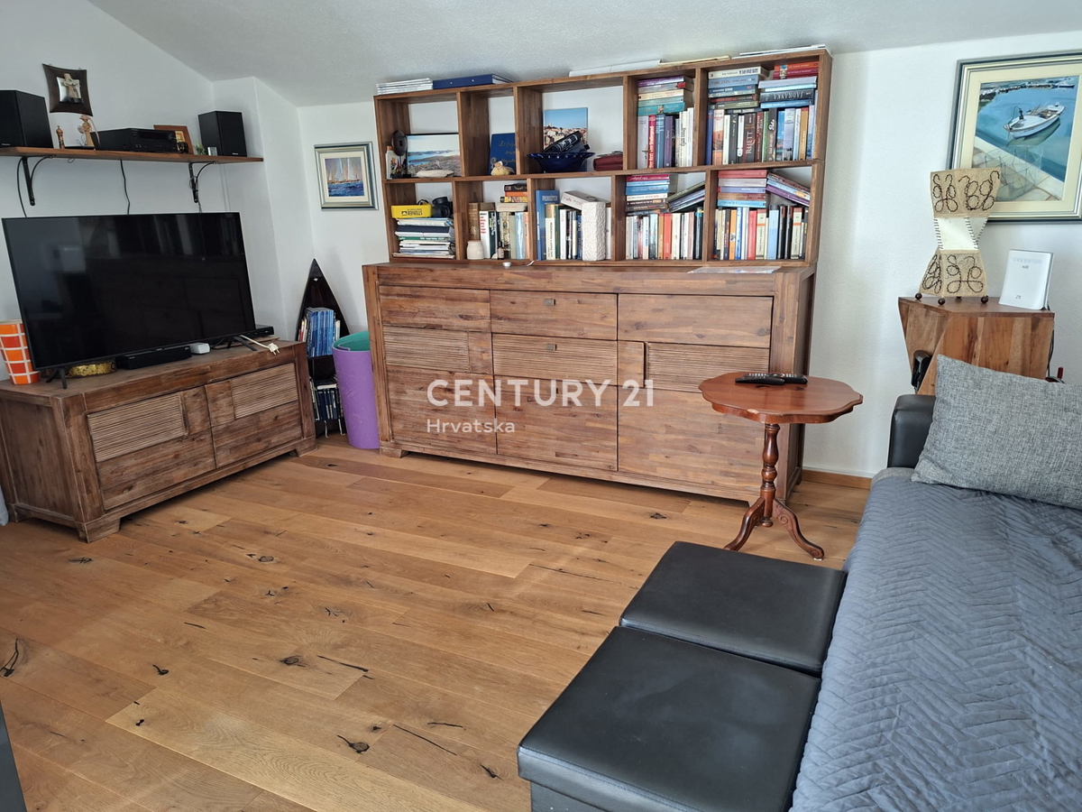 PRIMOSTEN....VILLA CON PISCINA....RISCALDAMENTO A PAVIMENTO