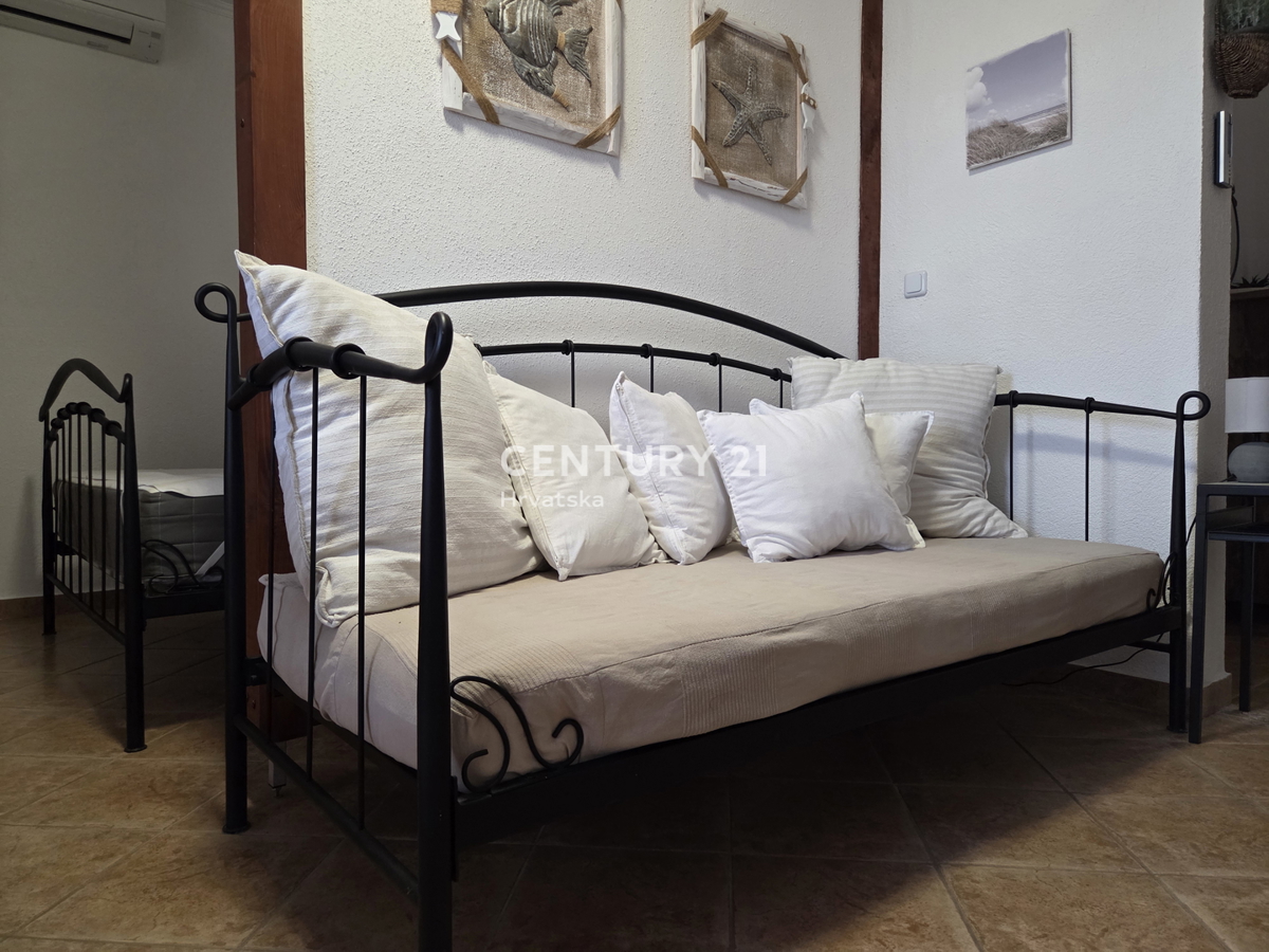 PRIMOSTEN....VILLA CON PISCINA....RISCALDAMENTO A PAVIMENTO