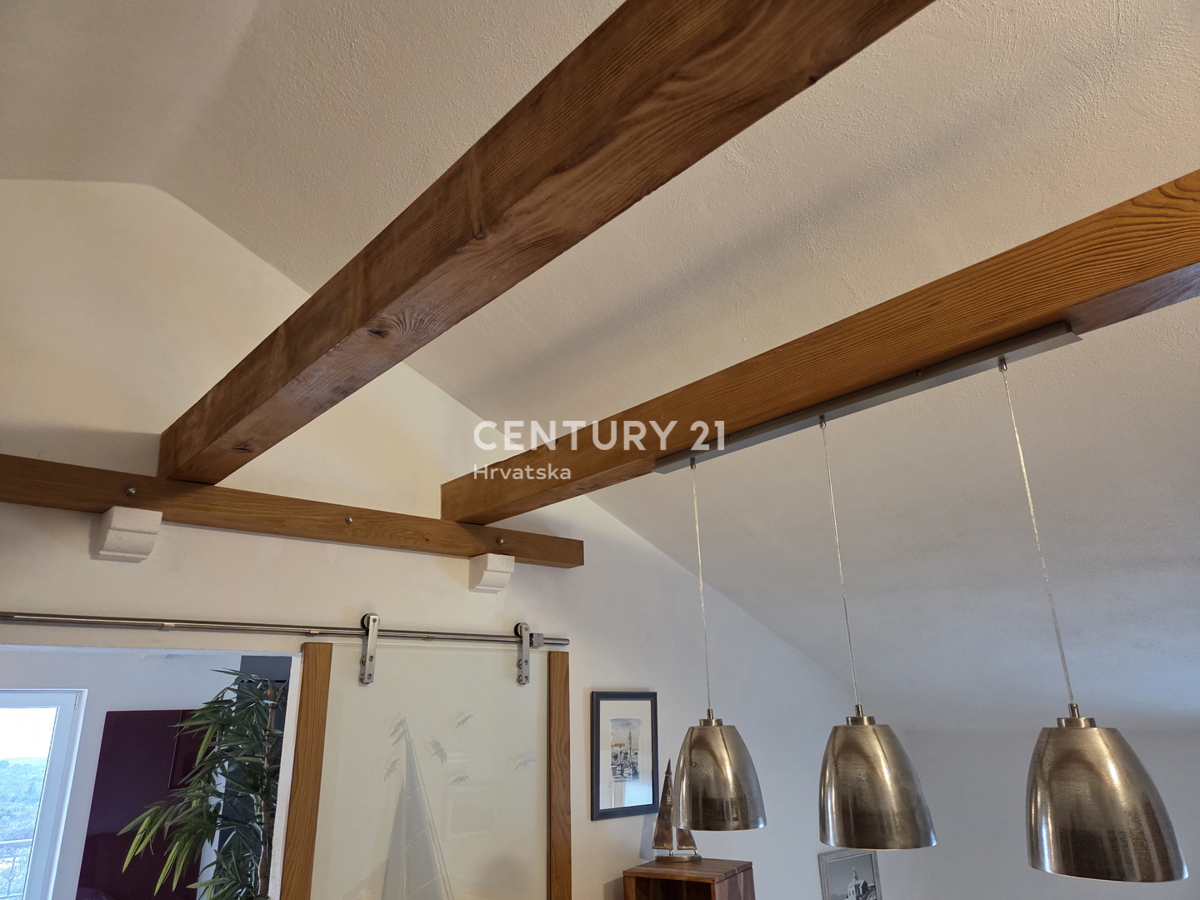 PRIMOSTEN....VILLA CON PISCINA....RISCALDAMENTO A PAVIMENTO