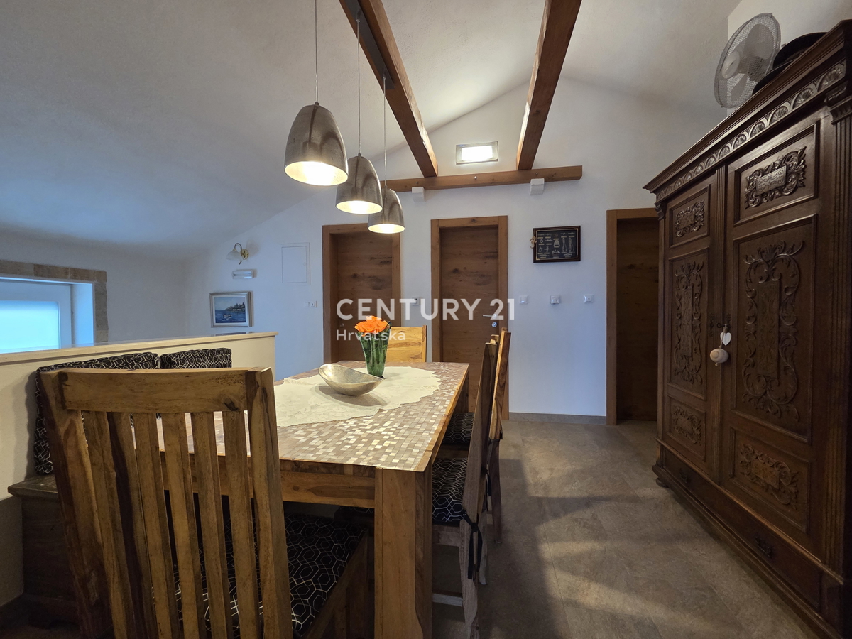 PRIMOSTEN....VILLA CON PISCINA....RISCALDAMENTO A PAVIMENTO