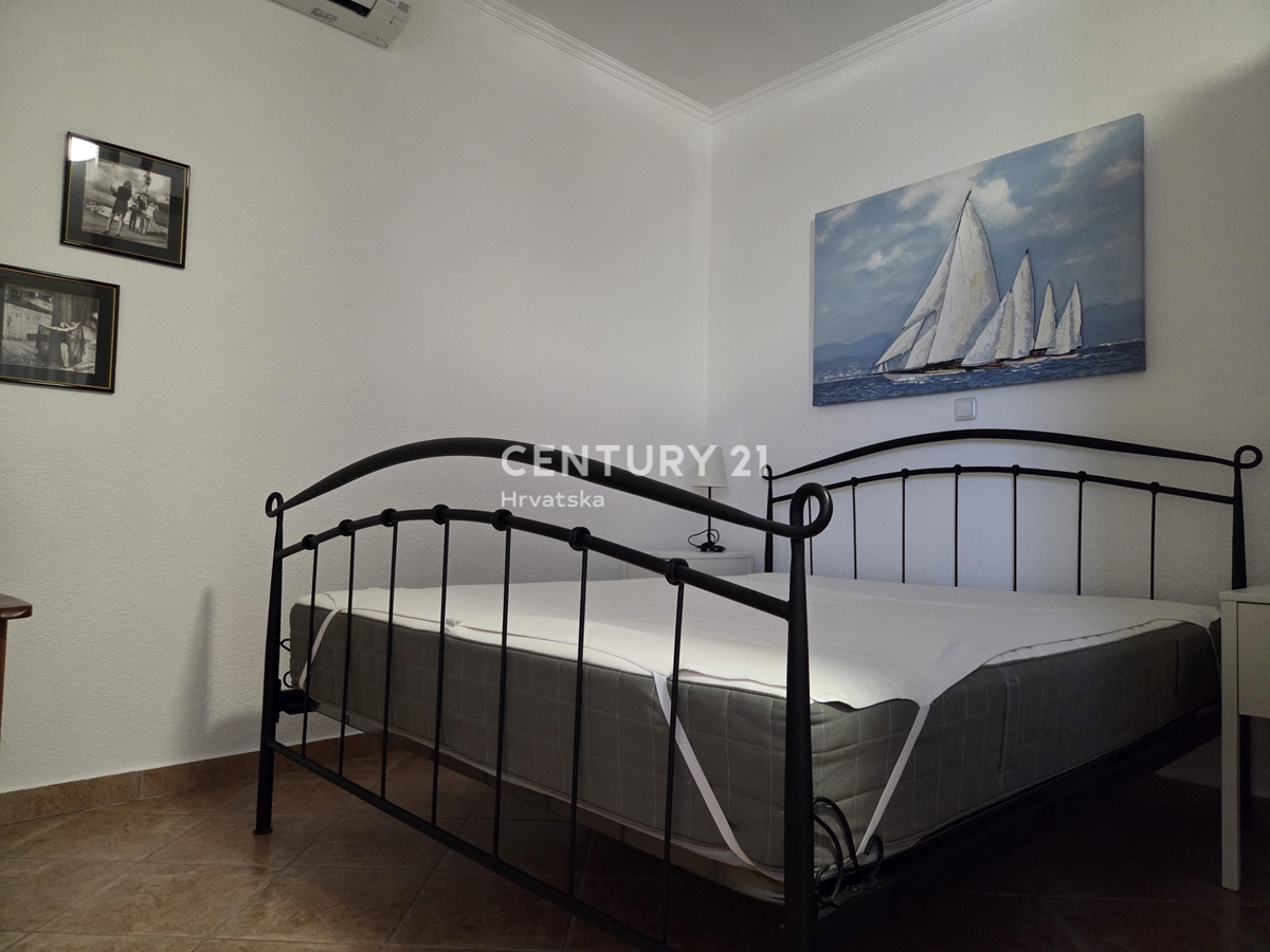 PRIMOSTEN....VILLA CON PISCINA....RISCALDAMENTO A PAVIMENTO