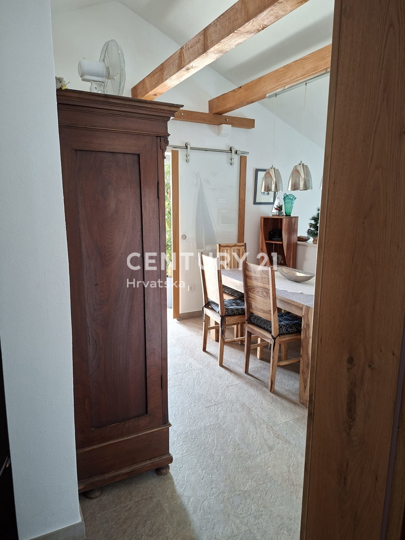 PRIMOSTEN....VILLA CON PISCINA....RISCALDAMENTO A PAVIMENTO