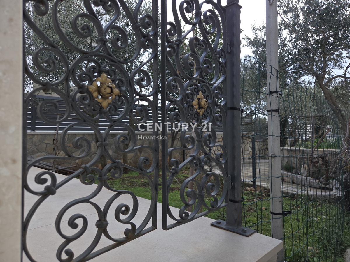 PRIMOSTEN....VILLA CON PISCINA....RISCALDAMENTO A PAVIMENTO