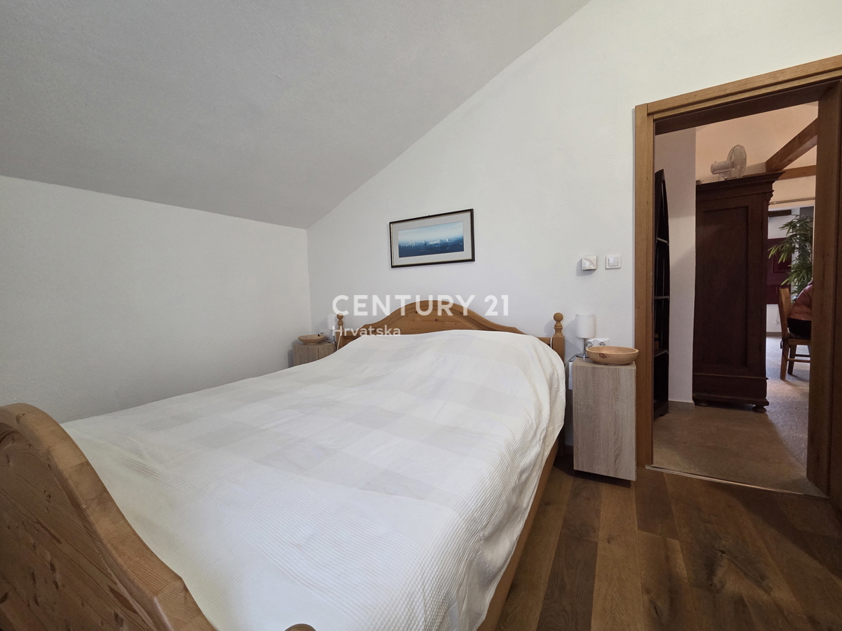 PRIMOSTEN....VILLA CON PISCINA....RISCALDAMENTO A PAVIMENTO