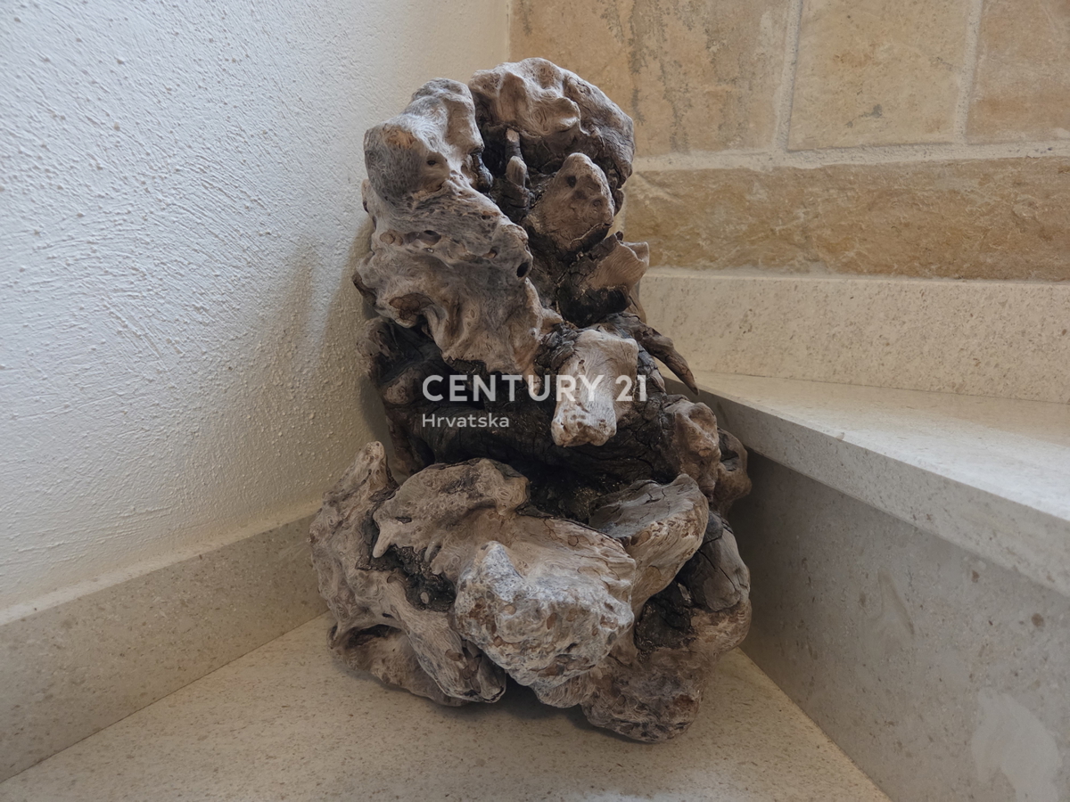 PRIMOSTEN....VILLA CON PISCINA....RISCALDAMENTO A PAVIMENTO