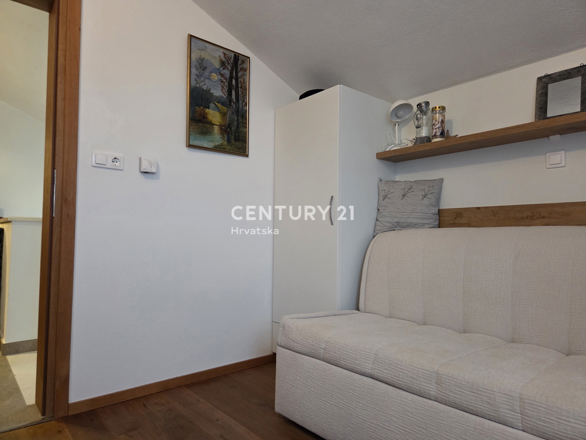 PRIMOSTEN....VILLA CON PISCINA....RISCALDAMENTO A PAVIMENTO