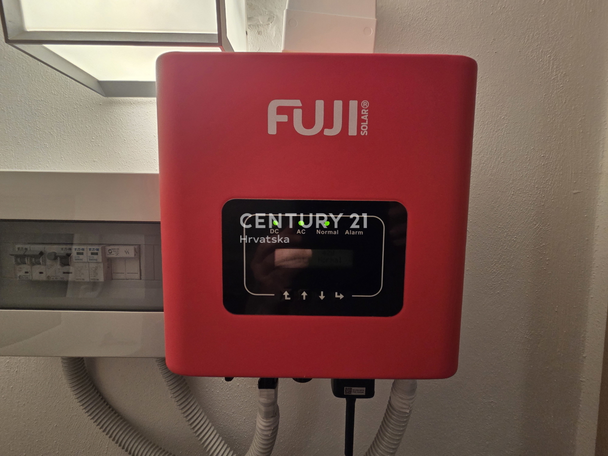 PRIMOSTEN....VILLA CON PISCINA....RISCALDAMENTO A PAVIMENTO