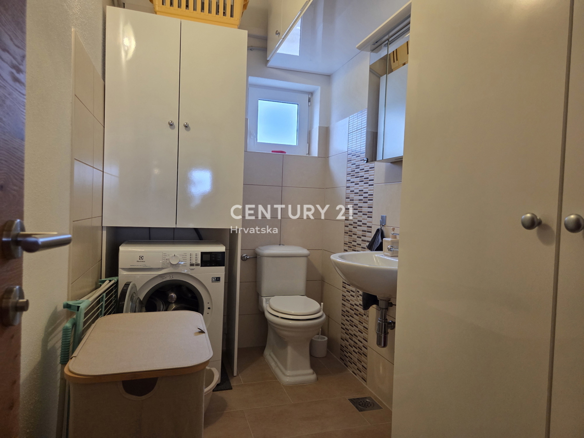 PRIMOSTEN....VILLA CON PISCINA....RISCALDAMENTO A PAVIMENTO