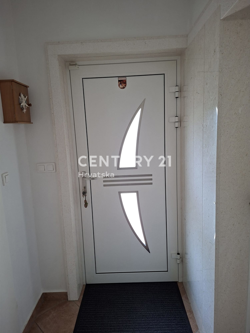 PRIMOSTEN....VILLA CON PISCINA....RISCALDAMENTO A PAVIMENTO