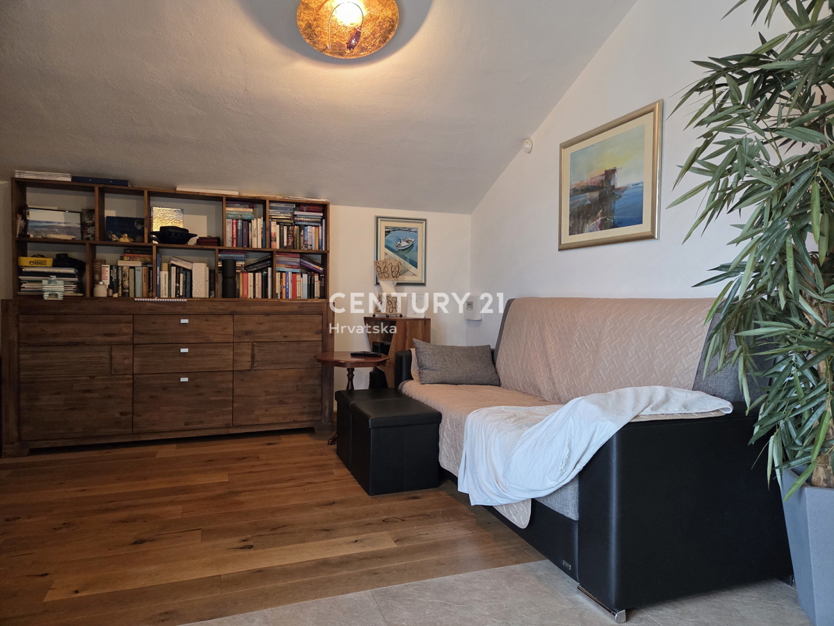 PRIMOSTEN....VILLA CON PISCINA....RISCALDAMENTO A PAVIMENTO