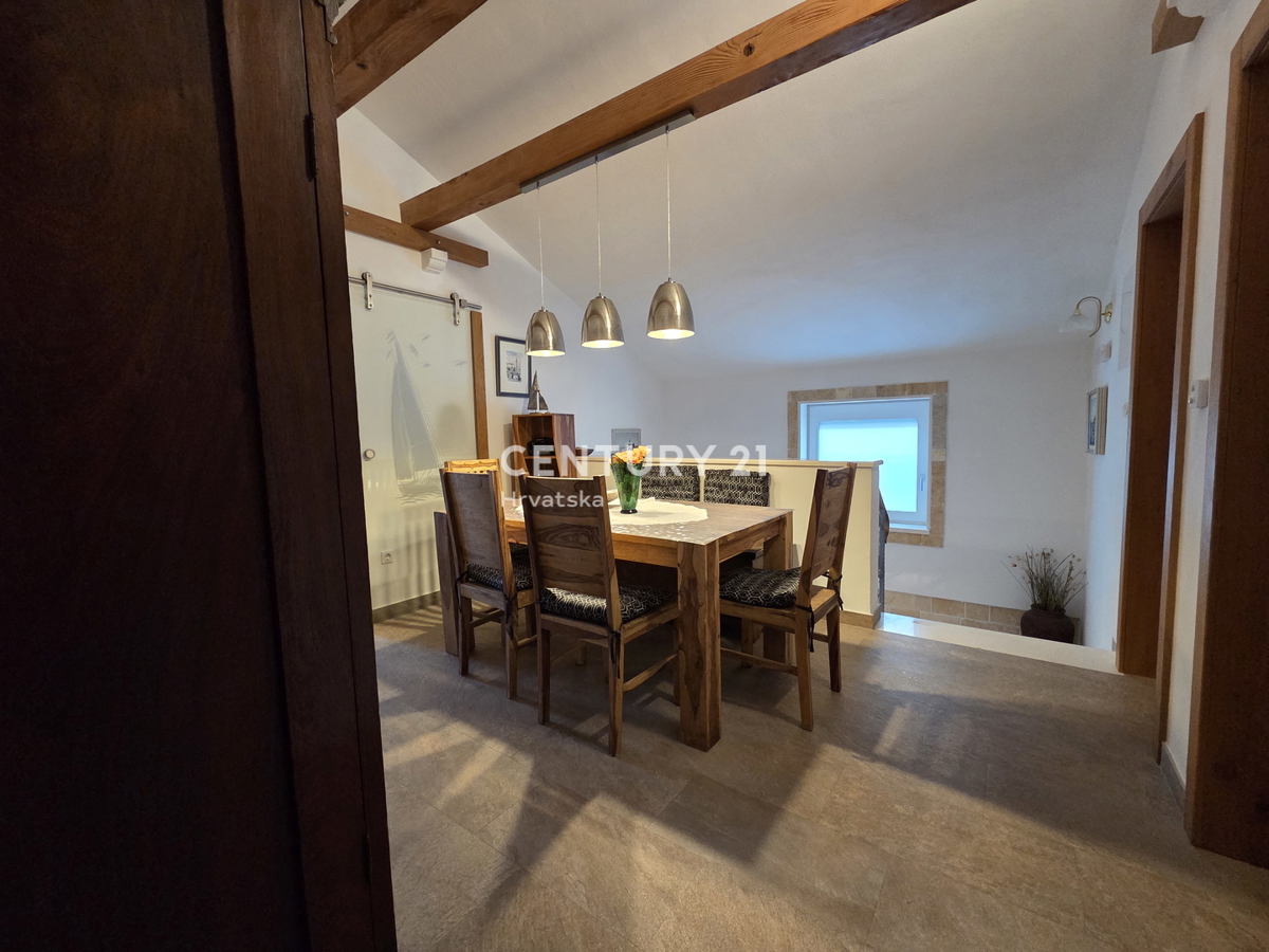 PRIMOSTEN....VILLA CON PISCINA....RISCALDAMENTO A PAVIMENTO