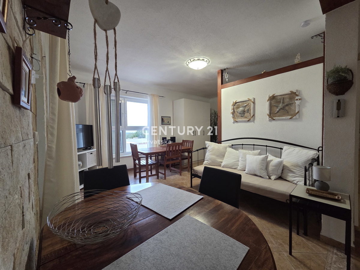 PRIMOSTEN....VILLA CON PISCINA....RISCALDAMENTO A PAVIMENTO