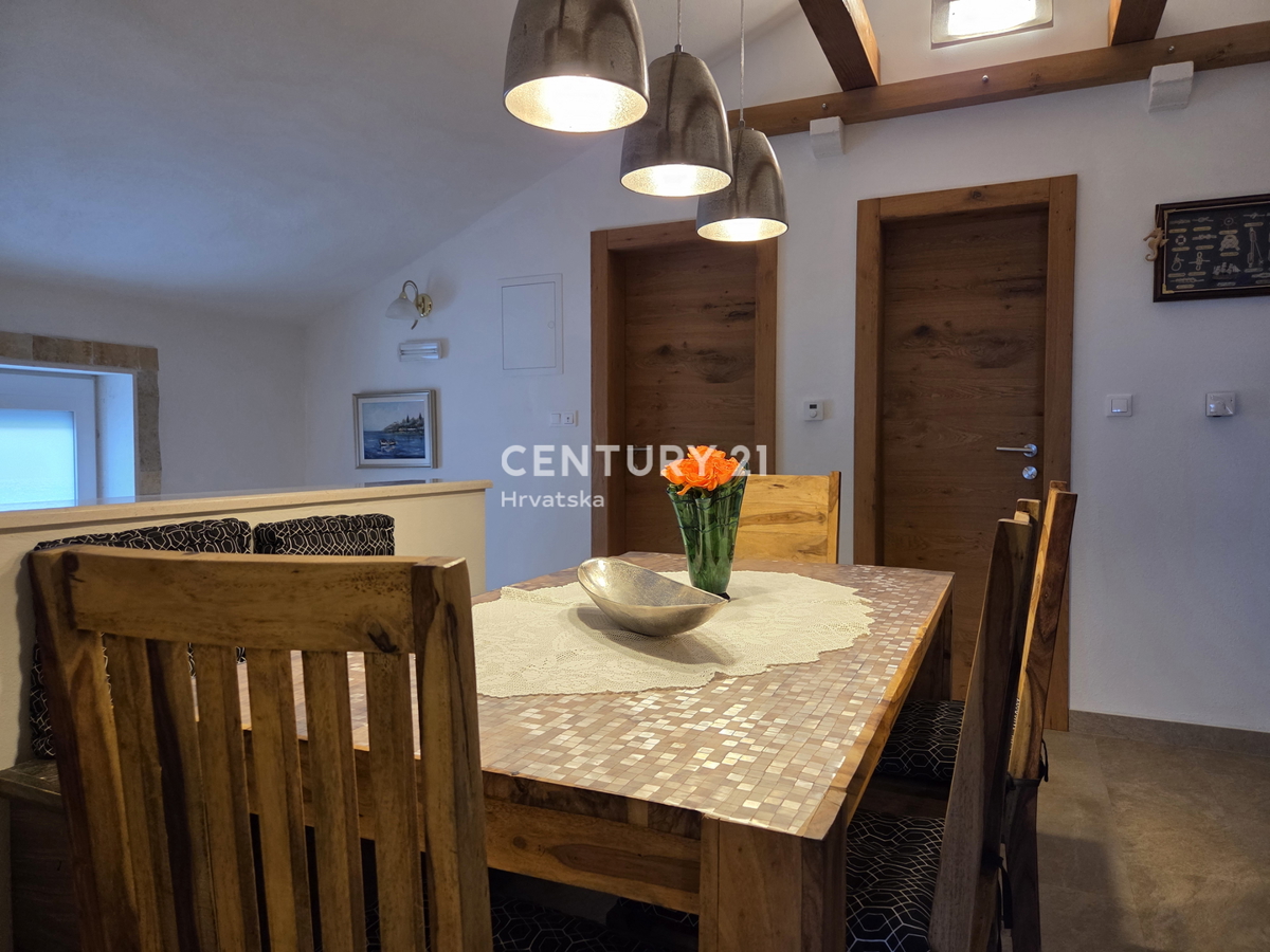 PRIMOSTEN....VILLA CON PISCINA....RISCALDAMENTO A PAVIMENTO