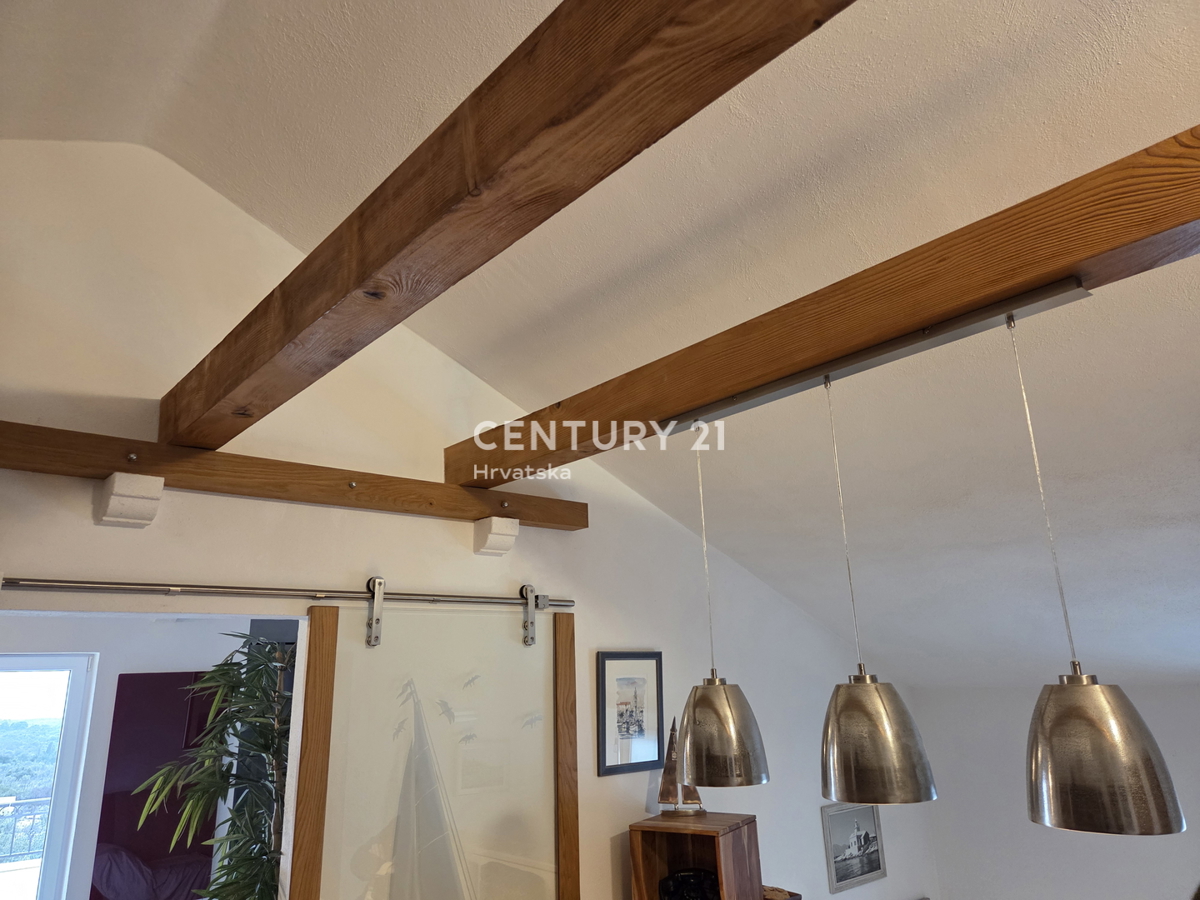 PRIMOSTEN....VILLA CON PISCINA....RISCALDAMENTO A PAVIMENTO