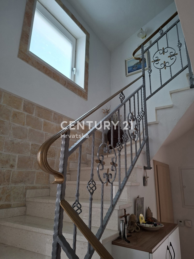 PRIMOSTEN....VILLA CON PISCINA....RISCALDAMENTO A PAVIMENTO