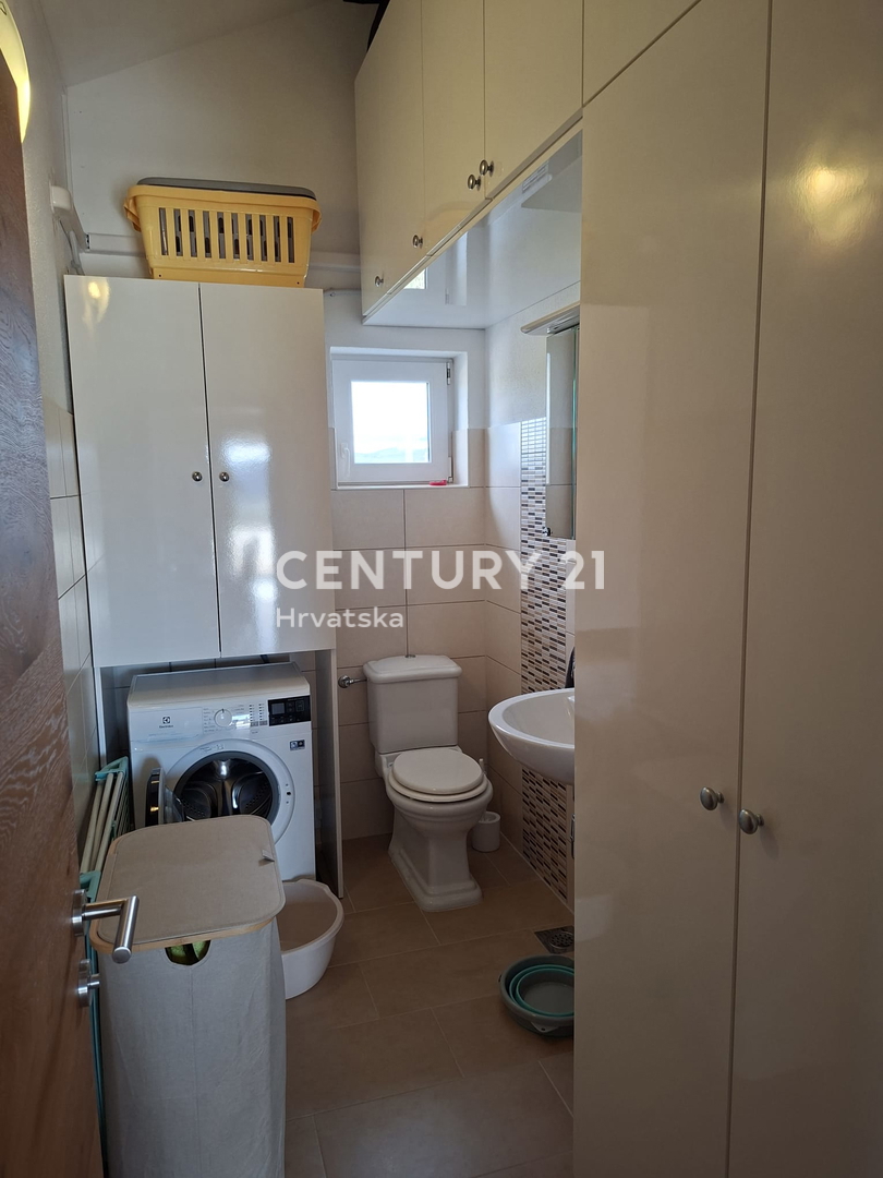 PRIMOSTEN....VILLA CON PISCINA....RISCALDAMENTO A PAVIMENTO