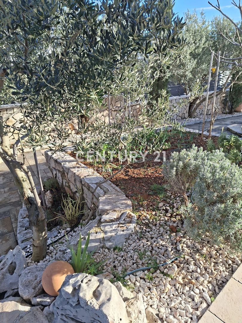 PRIMOSTEN....VILLA CON PISCINA....RISCALDAMENTO A PAVIMENTO