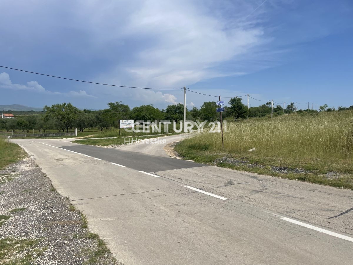 Terreno agricolo a Sveti Filippo e Giacomo di 5953 m2