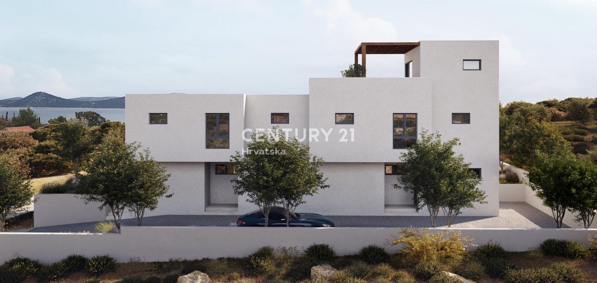 Vodice, casa con vista: piscina, terrazza sul tetto e parcheggio in zona tranquilla