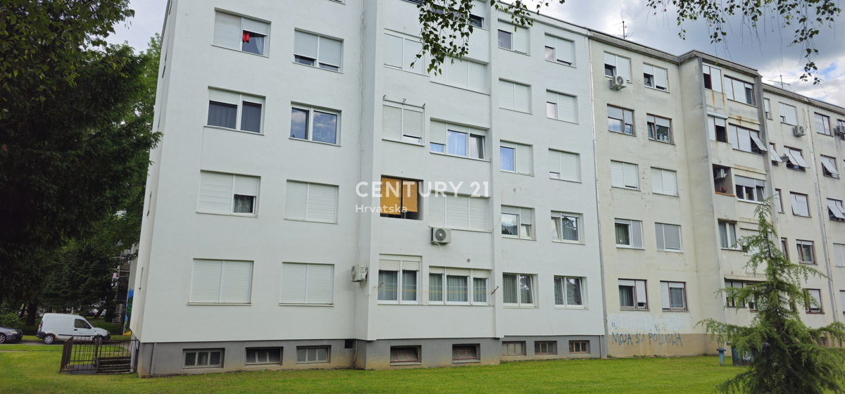 Gajnice, Zagabria, appartamento trilocale al 4° piano di un edificio con rifugio atomico
