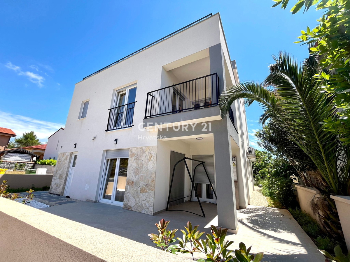 VIR, NUOVA COSTRUZIONE, APPARTAMENTO MODERNO DI 90 M2 AL 2° PIANO, ARREDATO, SUBITO ABITABILE, A 600 M DAL MARE