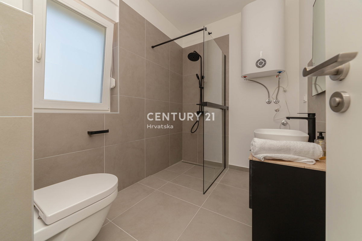 VIR, NUOVA COSTRUZIONE, APPARTAMENTO MODERNO DI 90 M2 AL 2° PIANO, ARREDATO, SUBITO ABITABILE, A 600 M DAL MARE