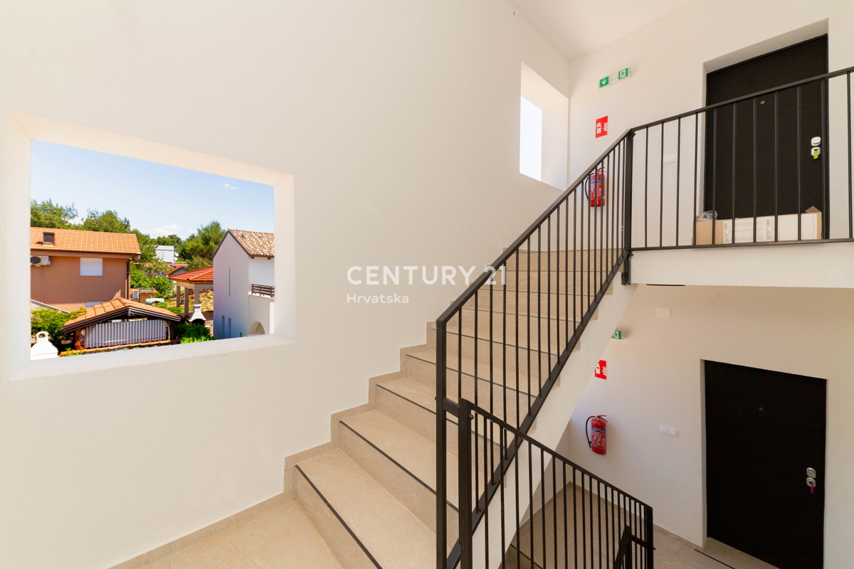 VIR, NUOVA COSTRUZIONE, APPARTAMENTO MODERNO DI 90 M2 AL 2° PIANO, ARREDATO, SUBITO ABITABILE, A 600 M DAL MARE