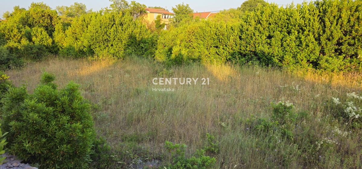 Pašman, Pašman, terreno edificabile, giardino pianeggiante delimitato da un muro a secco