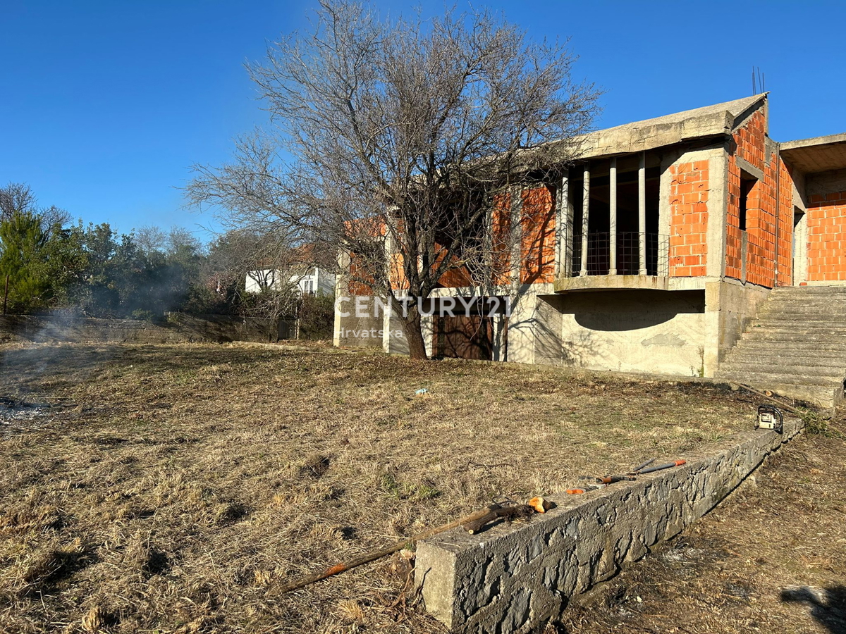 Banjevci, lago di Vransko, Pirovac, casa incompleta legalizzata su un bel terreno