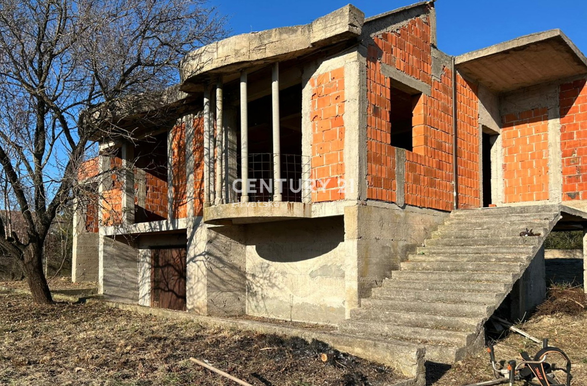 Banjevci, lago di Vransko, Pirovac, casa incompleta legalizzata su un bel terreno