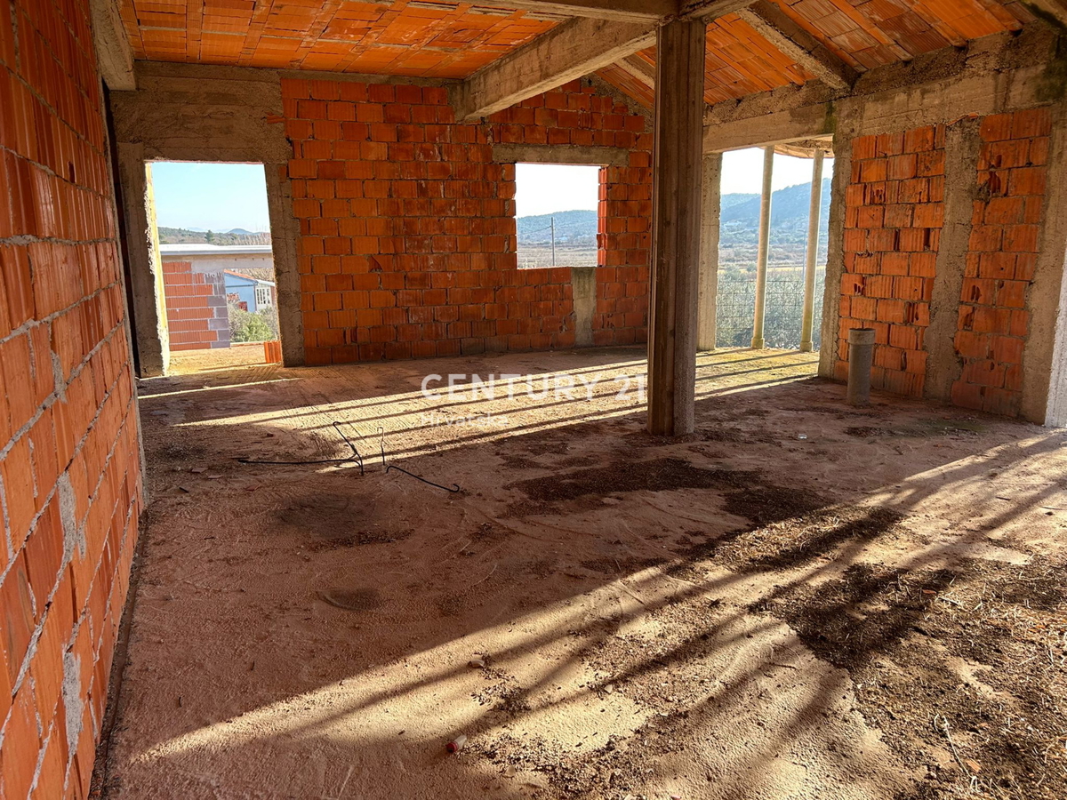 Banjevci, lago di Vransko, Pirovac, casa incompleta legalizzata su un bel terreno