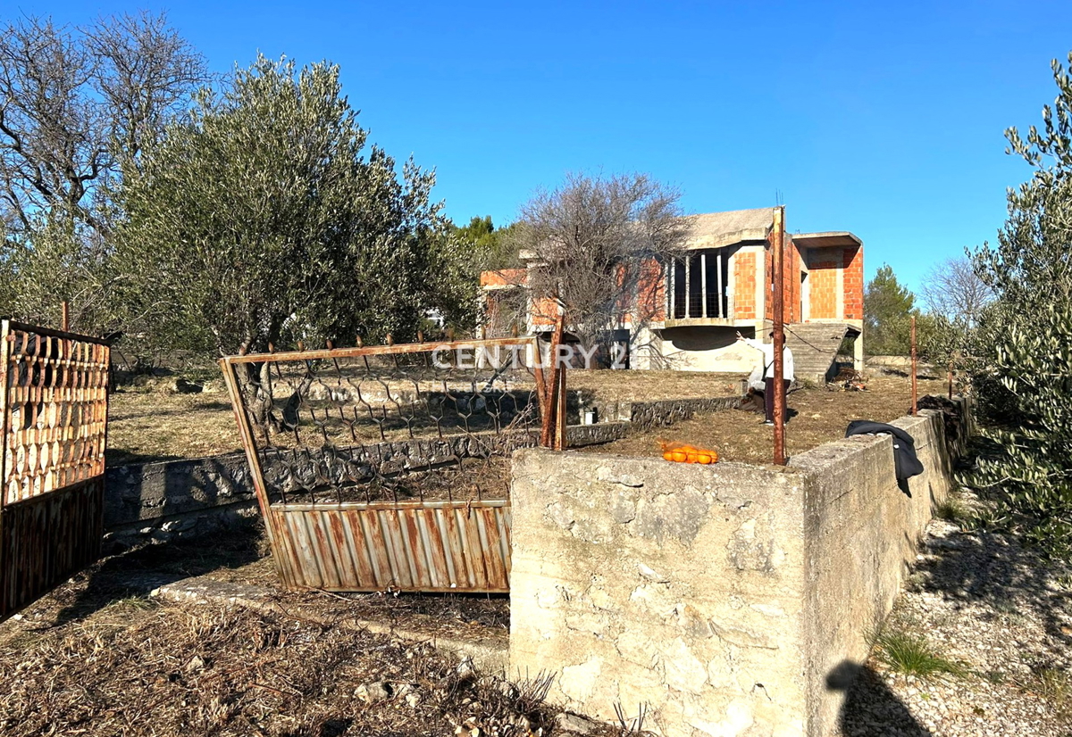 Banjevci, lago di Vransko, Pirovac, casa incompleta legalizzata su un bel terreno