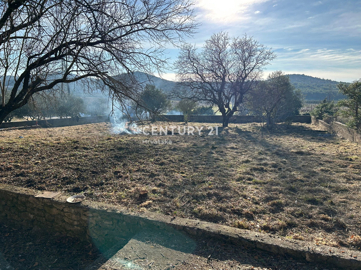 Banjevci, lago di Vransko, Pirovac, casa incompleta legalizzata su un bel terreno