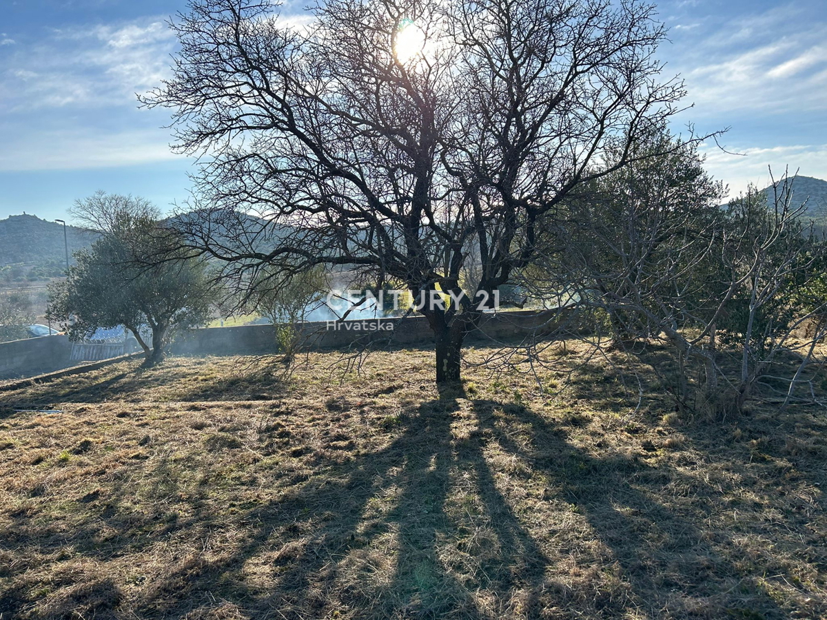 Banjevci, lago di Vransko, Pirovac, casa incompleta legalizzata su un bel terreno
