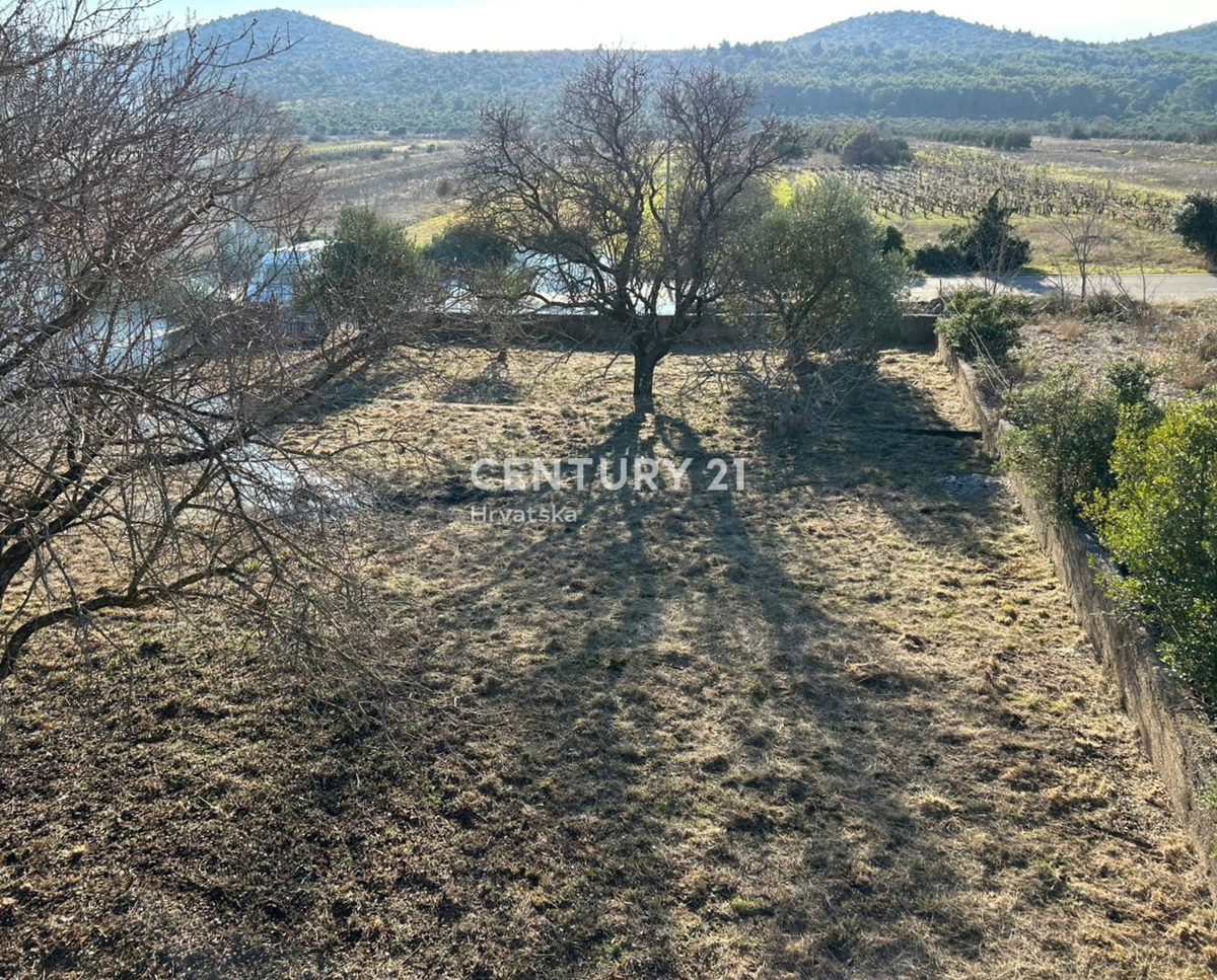 Banjevci, lago di Vransko, Pirovac, casa incompleta legalizzata su un bel terreno