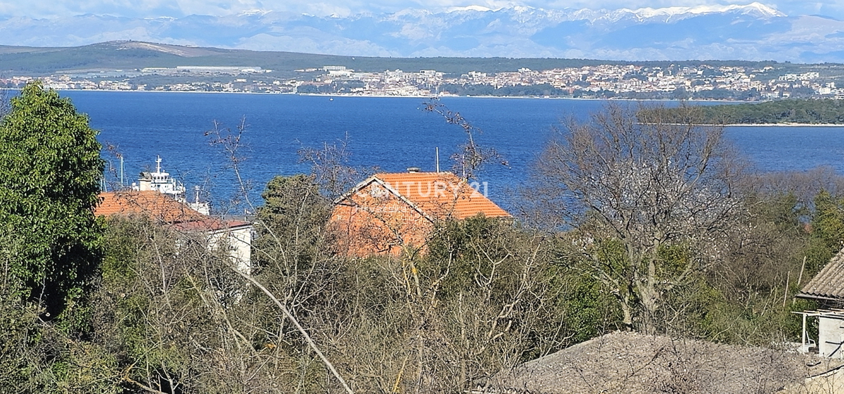 Tkon, isola di Pašman, si vende terreno edificabile di 1250 m2 con i resti di una casa vecchia 250 anni