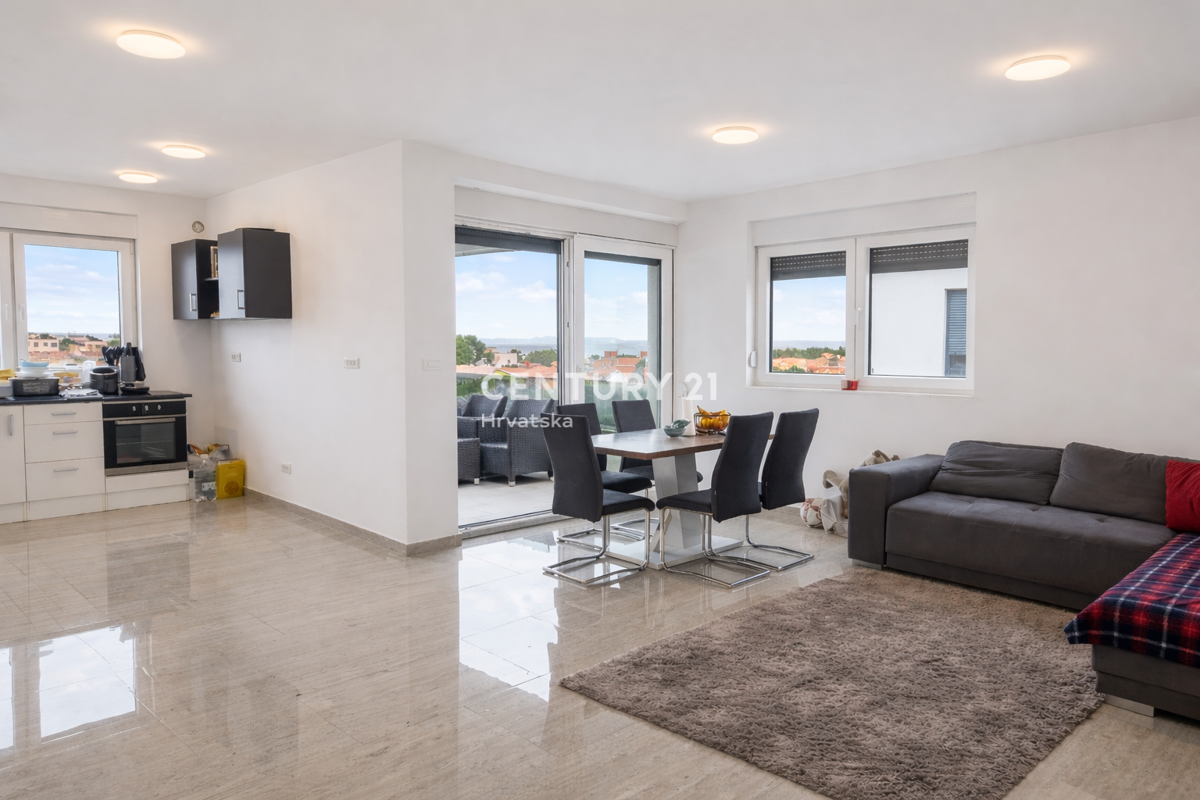 Vir – appartamento su due piani con terrazza sul tetto e vista mare